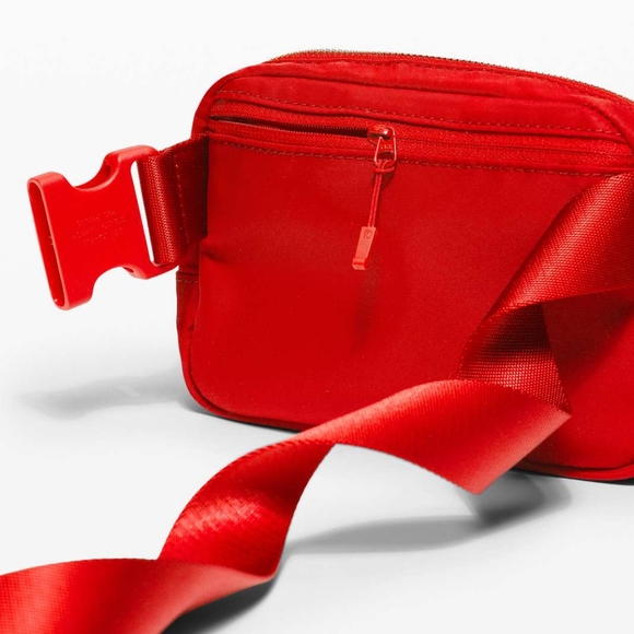 Everywhere Belt Bag 1L NWT - Picture 2 of 8